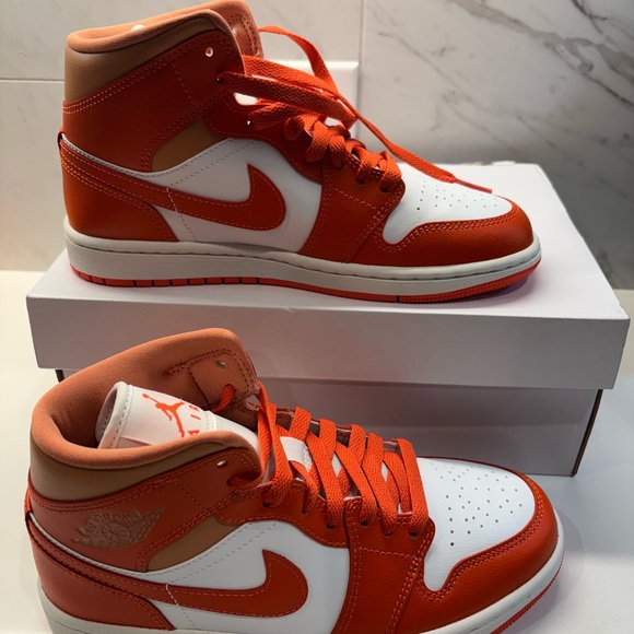 Jordan Women's Sneakers !! - Picture 3 of 11